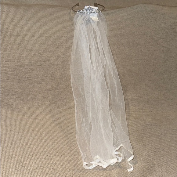 Claire’s Silver Tiara Headband with Faux Rhinestones Special Occasion White Veil - Picture 7 of 12